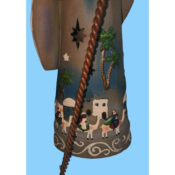 Hand-Painted Ceramic Nativity Scene Figurine With Shepherds & Holy Family - Picture 3 of 12